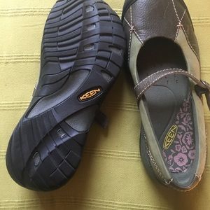 Keen Presidio Mary Janes in two-toned green.